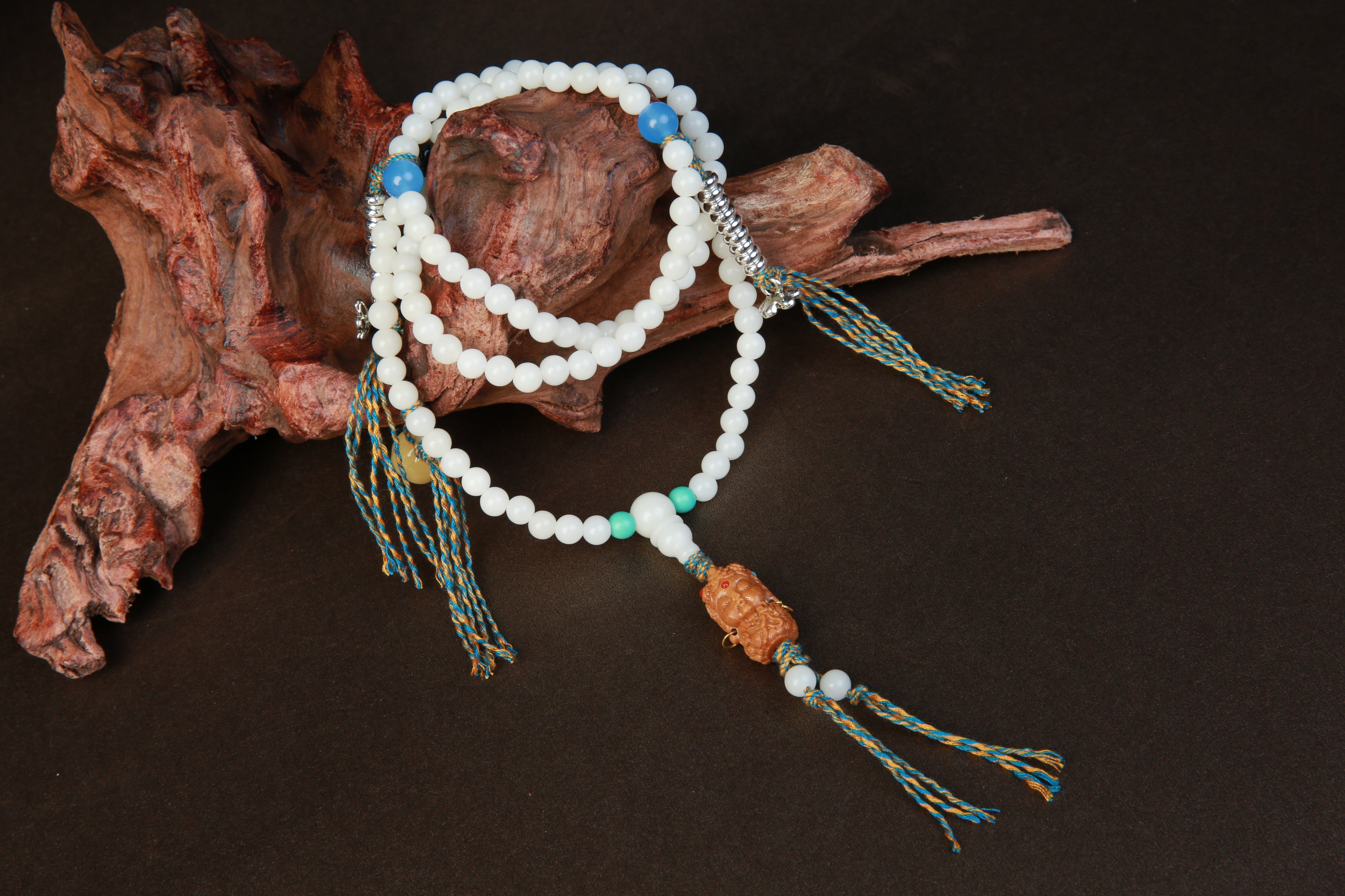 The Golden Pool's Gushing Lotus Sacred Blessing Strand | Oriental Qi